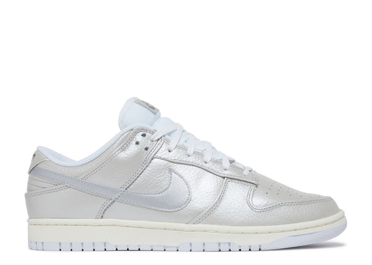 Dunk Low SE Metallic Silver